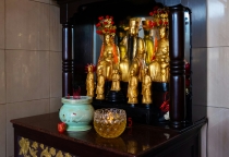 Xu hướng bàn thờ hiện đại cho nhà phố