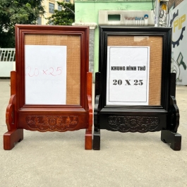 Khung ảnh thờ gia tiên gỗ tràm bông vàng để ảnh 20cmx25cm CÓ CHÂN màu đen