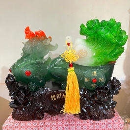 Tượng Tỳ Hưu kéo Bắp cải phong thủy cao 30cm ngang 37cm- Xanh