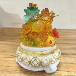 Cóc phong thủy đế đá xoay cõng củ cải cao 20cm – vàng lưu ly