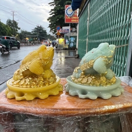 Cóc ngậm xu đá cao 15cm ba màu xanh , vàng , trắng