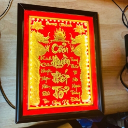 Cửu huyền thất tổ dát vàng cao cấp cao 60cm x ngang 42cm khung gỗ đen- Có đèn