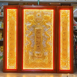 Tranh Cửu Huyền Thất Tổ Bằng Đồng Khung Gỗ Đỏ cao 1m27 – Có đèn, Màu Vàng