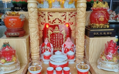 Bàn thờ thần tài - thổ địa bố trí như thế nào để hút tài lộc, thịnh vượng?