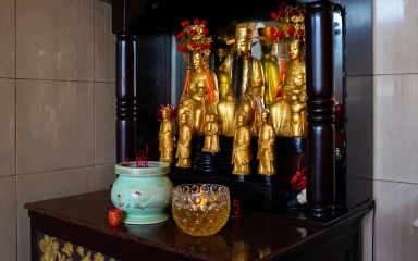 Xu hướng bàn thờ hiện đại cho nhà phố