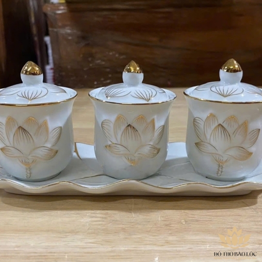 Bộ án nước 3 ly sứ trắng bạch ngọc cao 7cm ngang 17cm 