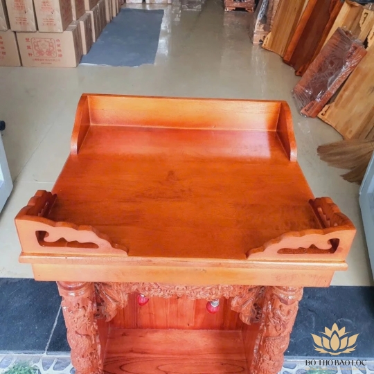 Bàn thờ treo tường gỗ tràm bông vàng 35cm – trơn đỏ