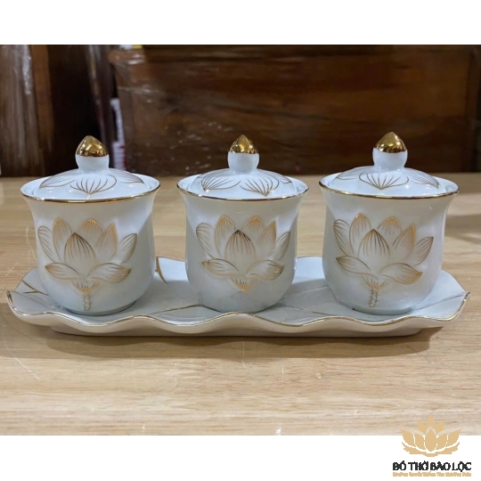 Bộ án nước 3 ly sứ trắng bạch ngọc cao 7cm ngang 17cm 