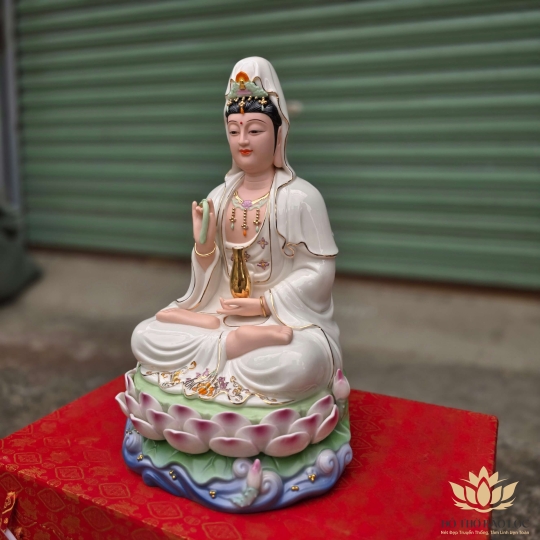 Tượng Quan Thế Âm Bồ Tát bằng sứ Đức Hóa 12inch