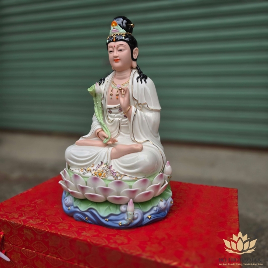 Tượng Đại Thế Chí Bồ Tát bằng sứ Đức Hóa 14inch