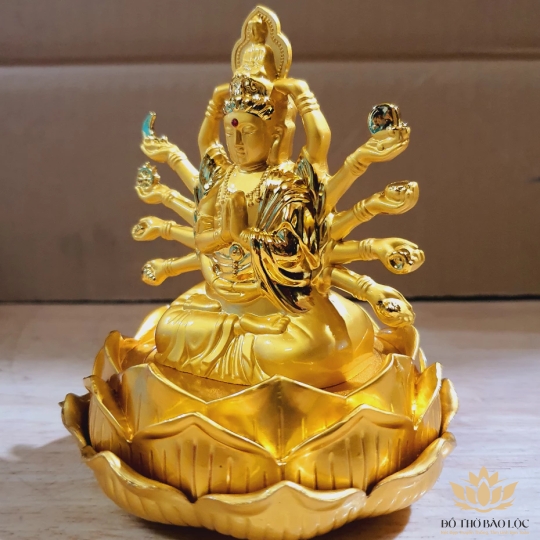 Tượng Phật Quan Thế Âm để xe ô tô màu vàng nhiều kiểu dáng - Kiểu 4