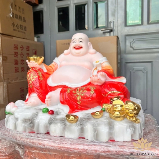 [16inch] Tượng Phật Di Lặc cầm gậy như ý ngang 38cm đá nhập khẩu màu Đỏ