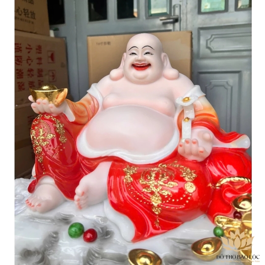 [16inch] Tượng Phật Di Lặc cầm gậy như ý ngang 38cm đá nhập khẩu màu Đỏ