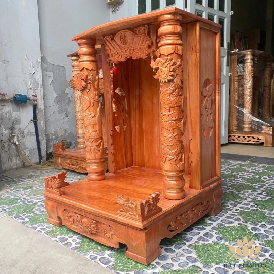 Bàn thờ thần tài ông địa gỗ xoan đào ngang 60cm x cao 87cm quỳ trụ - Đỏ