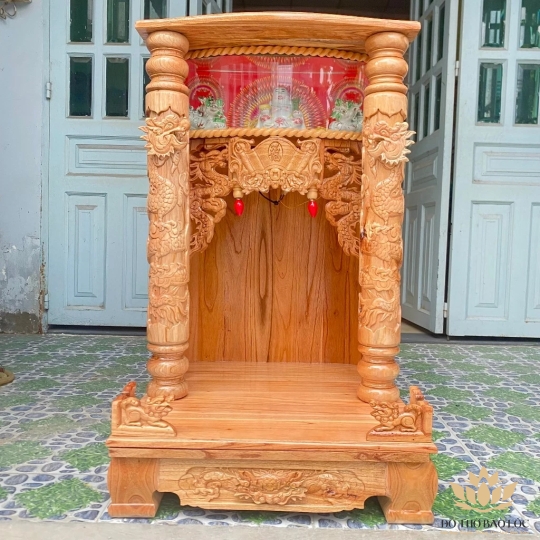 Bàn thờ thần tài ông địa gỗ xoan đào ngang 60cm x cao 98cm quỳ trụ hộp điện tử - Vàng