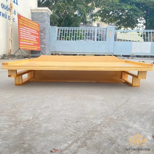 Bàn thờ treo tường gỗ sồi màu đỏ ( 48cmx40cm )