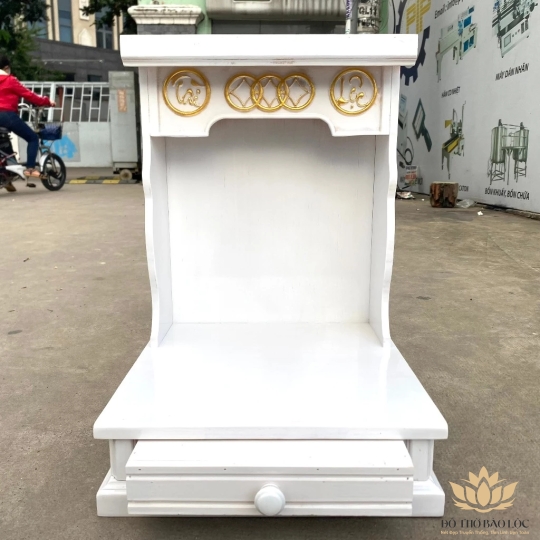 Bàn thờ Thần Tài Ông Địa gỗ Sồi sơn trắng thếp vàng chữ Tài Lộc ngang 42cm x Cao 62cm