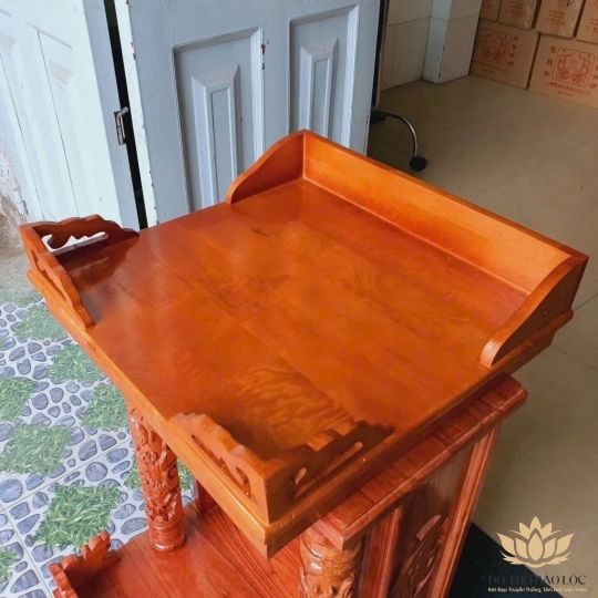 Bàn thờ treo tường gỗ tràm bông vàng 35cm – trơn đỏ