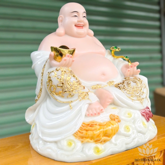 Tượng Di lặc cầm gậy như ý bằng đá cao 29cm – 3 màu