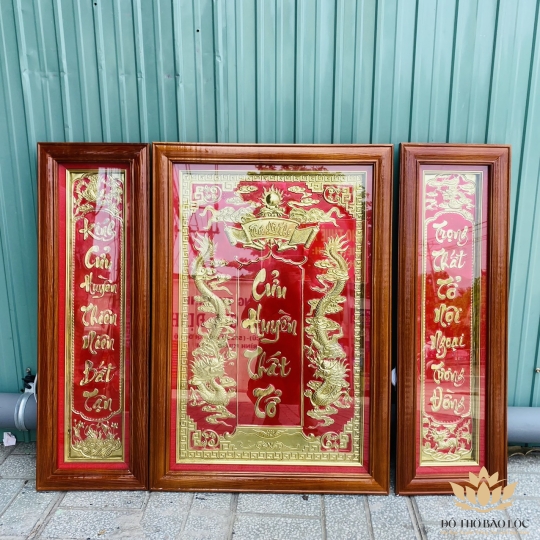 [556x81] Cửu huyền thất tổ bằng đồng, khung gỗ –  có đèn