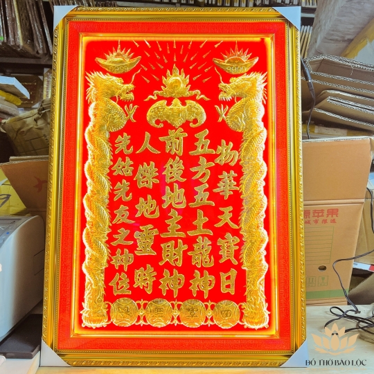 [38x48] Bài Vị Thần Tài Thổ Địa Dát Vàng Khung Nhựa Vàng Nền Đỏ Cao 48cm x Ngang 38cm - Không Đèn