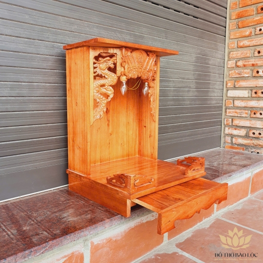 Bàn thờ thần tài ông địa gỗ xoan đào ngang 35cm lọng cực đẹp rẻ và bền bỉ hai màu vàng nhạt và đỏ