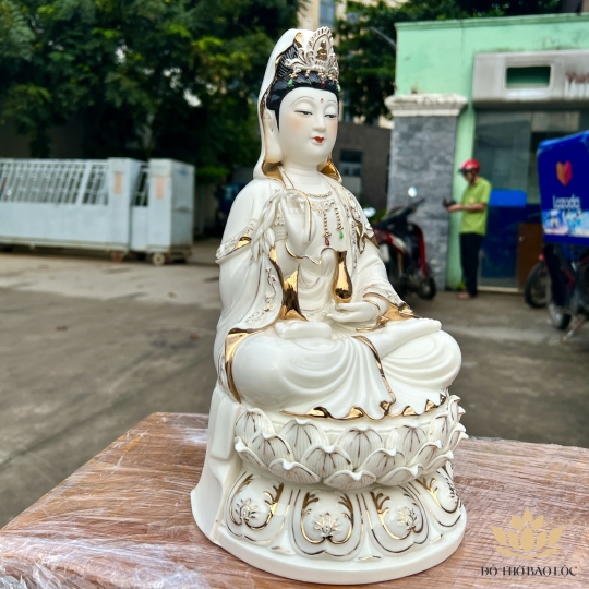 Tượng Quan Âm gốm sứ cao cấp ngồi trên đài sen cao 31cm