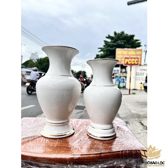 Bình hoa thờ cúng sứ họa tiết Đá Hoa Cương cao 30cm ngang 13cm – Màu Trắng