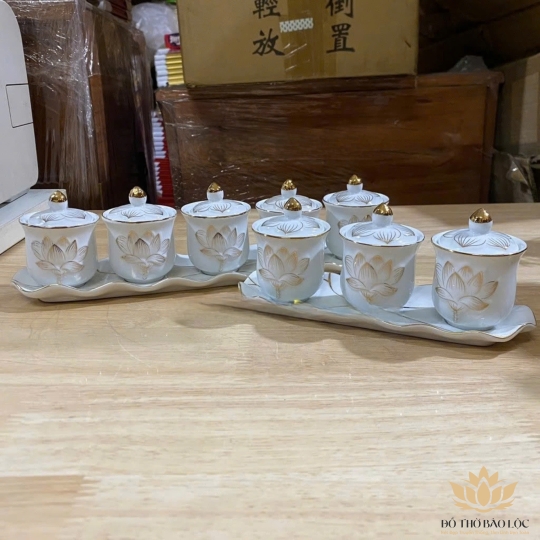 Bộ án nước 5 ly có nắp sứ trắng bạch ngọc 5 ly có nắp cao 8cm ngang 30cm 
