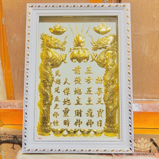 [23x30] Bài Vị Thần Tài Thổ Địa Dát Vàng 24K Khung Nhựa Trắng Nền Trắng Cao 30cm x Ngang 23cm - Không đèn 