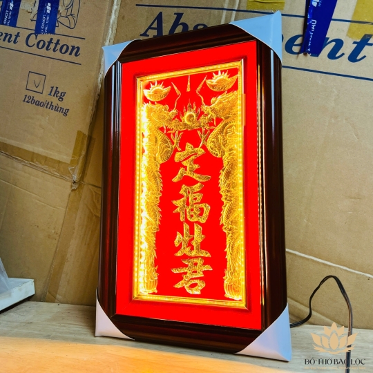[23x37] Bài Vị Ông Táo Dát Vàng 24 K Khung Gỗ Cao 37cm x Ngang 23cm - có đèn