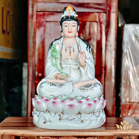 Tượng Đại Thế Chí Bồ Tát Ngồi trên đài sen hồng bằng sứ Đức Hóa