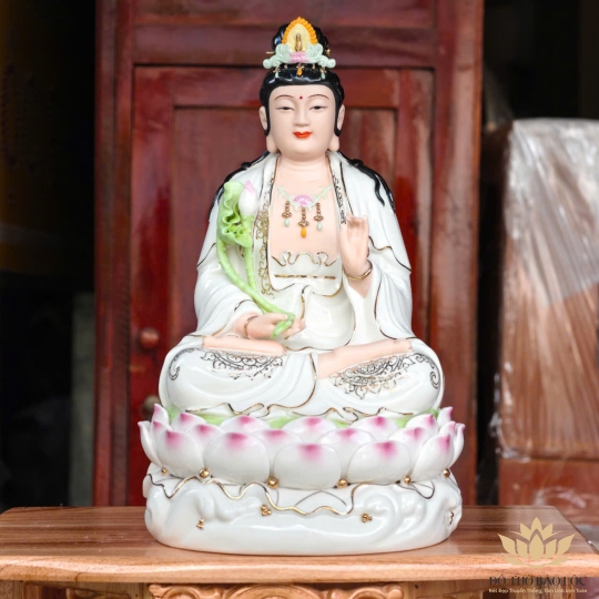 Tượng Đại Thế Chí Bồ Tát Ngồi trên đài sen hồng bằng sứ Đức Hóa
