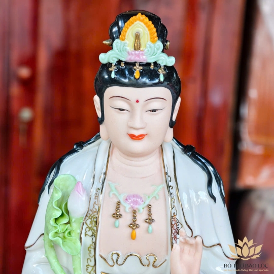 Tượng Đại Thế Chí Bồ Tát Ngồi trên đài sen hồng bằng sứ Đức Hóa