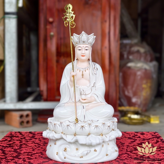Tượng Địa Tạng Vương Bồ Tát bằng sứ đức hóa ngồi trên đài sen cao 27cm