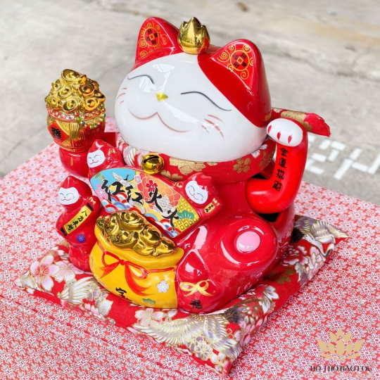 Mèo Thần Tài  Tay Cầm Thỏi Kim Nguyên Bảo Gốm Sứ Cao Cấp cao 20cm – Màu đỏ
