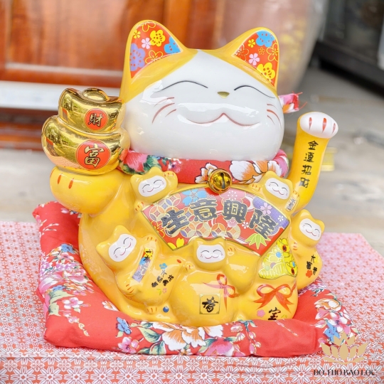 Mèo Thần Tài  Tay Cầm Thỏi Kim Nguyên Bảo Gốm Sứ Cao Cấp cao 20cm – Màu Vàng