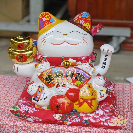 Mèo Thần Tài  Tay Cầm Thỏi Kim Nguyên Bảo Gốm Sứ Cao Cấp cao 20cm