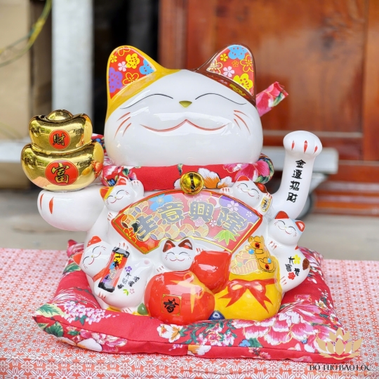 Mèo Thần Tài  Tay Cầm Thỏi Kim Nguyên Bảo Gốm Sứ Cao Cấp cao 20cm