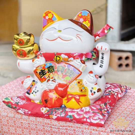 Mèo Thần Tài  Tay Cầm Thỏi Kim Nguyên Bảo Gốm Sứ Cao Cấp cao 20cm