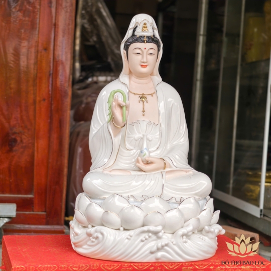 Tượng Quan Thế Âm Bồ Tát bằng sứ đức hóa cao cấp ngồi trên đài sen 2 cỡ cao 37cm và 43cm