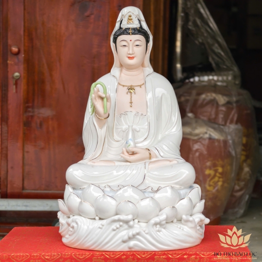 Tượng Quan Thế Âm Bồ Tát bằng sứ đức hóa cao cấp ngồi trên đài sen 2 cỡ cao 37cm và 43cm