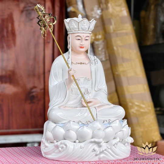 Tượng Địa Tạng Vương Bồ Tát bằng sứ đức hóa cao cấp ngồi trên đài sen cao 40cm