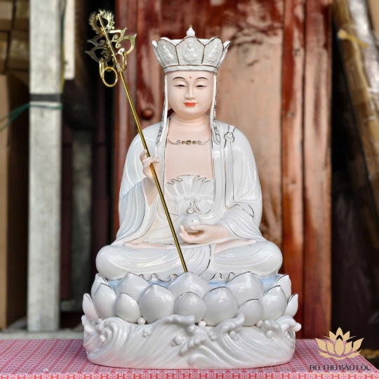 Tượng Địa Tạng Vương Bồ Tát bằng sứ đức hóa cao cấp ngồi trên đài sen cao 40cm