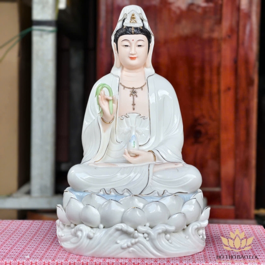 Tượng Quan Thế Âm Bồ Tát bằng sứ đức hóa cao cấp ngồi trên đài sen (2cỡ: Cao 37cm, Cao 42cm)