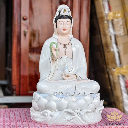 Tượng Quan Thế Âm Bồ Tát bằng sứ đức hóa cao cấp ngồi trên đài sen (2cỡ: Cao 37cm, Cao 42cm)