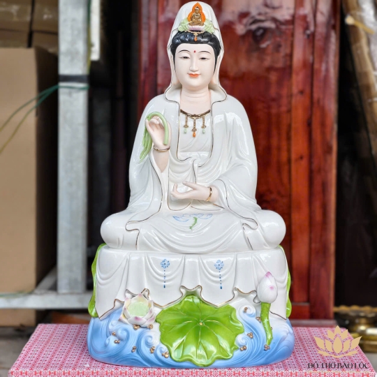 Tượng Quan Thế Âm Bồ Tát bằng sứ đức hóa cao cấp ngồi trên đài sen cao 50cm