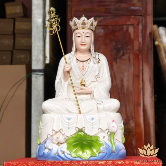 Tượng Địa Tạng Vương Bồ Tát ngồi đài sen tay cầm tích trượng (3 cỡ cao: 30cm, 40cm và 42cm)