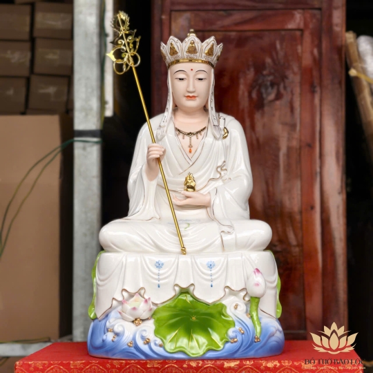 Tượng Địa Tạng Vương Bồ Tát ngồi đài sen tay cầm tích trượng (3 cỡ cao: 30cm, 40cm và 42cm)