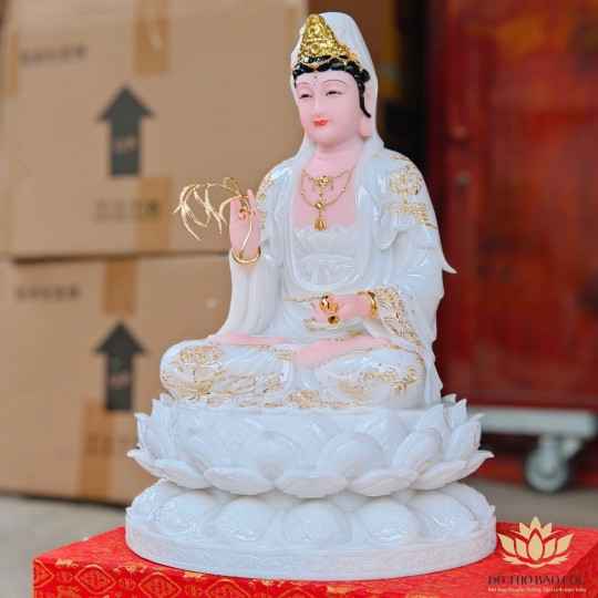 Tượng Phật Quan Thế Âm Bồ Tát ngồi trên đài sen bằng đá cao cấp cao 42cm – Màu Trắng